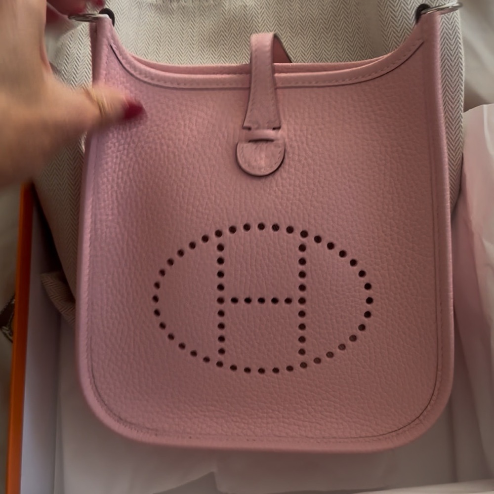 Beautiful mini HERMES Evelyne in the most wanted color NWT 💗